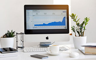 b体育app-马刺后场双枪组合初见锋芒，马刺双雄