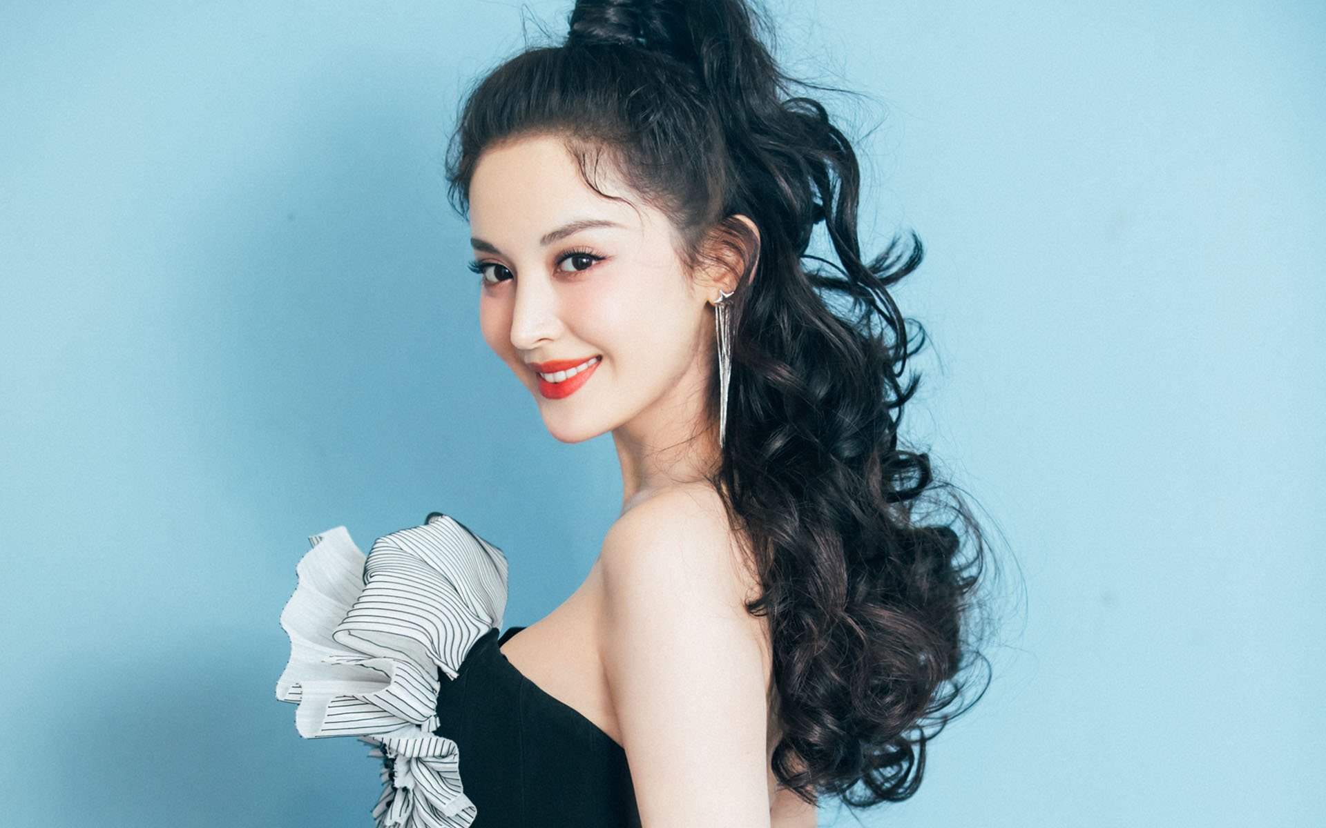 B体育(中国)官方网站-_切磋技艺：跨国青少年交流赛促进文化融合_，国际青少年交流活动