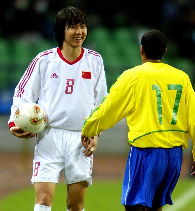 B体育APP：国足新帅李铁首次新闻发布会，豪言冲击世界杯的简单介绍