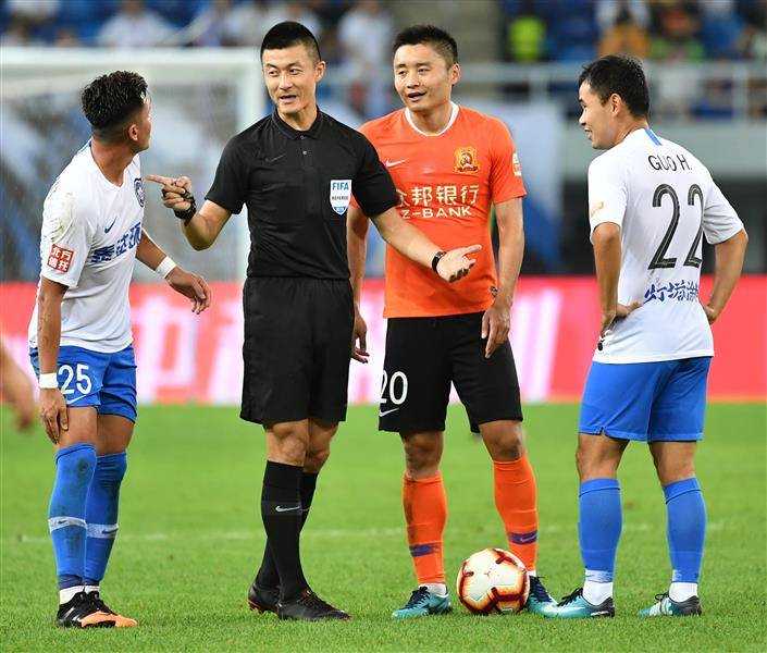 B体育APP:中国足球留洋球员:在欧洲联赛站稳脚跟,赢得主教练信任的简单介绍 B体育APP:中国足球留洋球员:在欧洲联赛站稳脚跟,赢得主教练信任的简单介绍