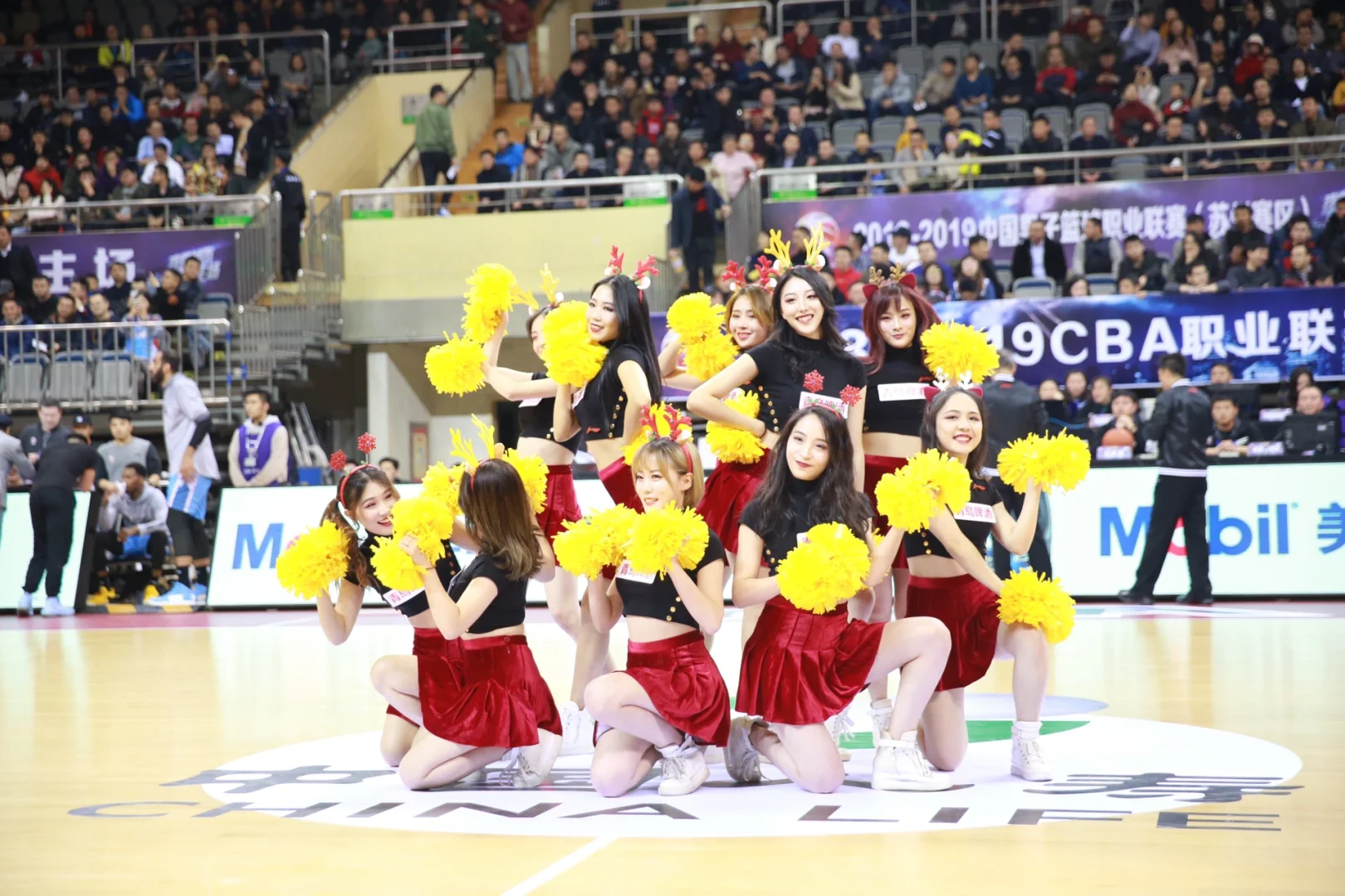 B体育官网：CBA球队的啦啦队选拔：青春活力，点燃赛场激情的简单介绍