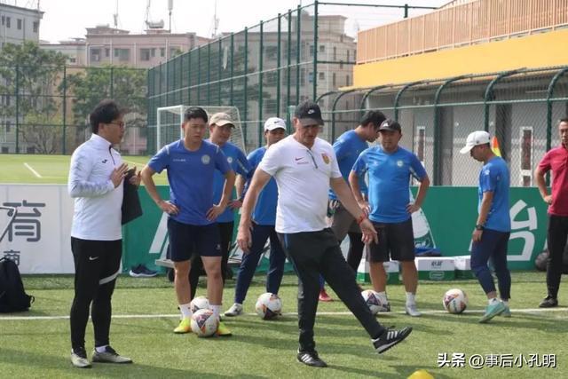 关于B体育APP:中国足球青训“急功近利”，家长：孩子踢球是为了“一夜暴富”！的信息