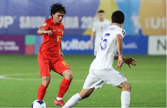 关于B体育APP:中国足球青训“急功近利”,家长:孩子踢球是为了“一夜暴富”!的信息 关于B体育APP:中国足球青训“急功近利”,家长:孩子踢球是为了“一夜暴富”!的信息