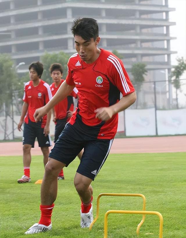 包含B体育APP:老将郑智:担任俱乐部青训总监,为中国足球培养未来之星的词条 包含B体育APP:老将郑智:担任俱乐部青训总监,为中国足球培养未来之星的词条